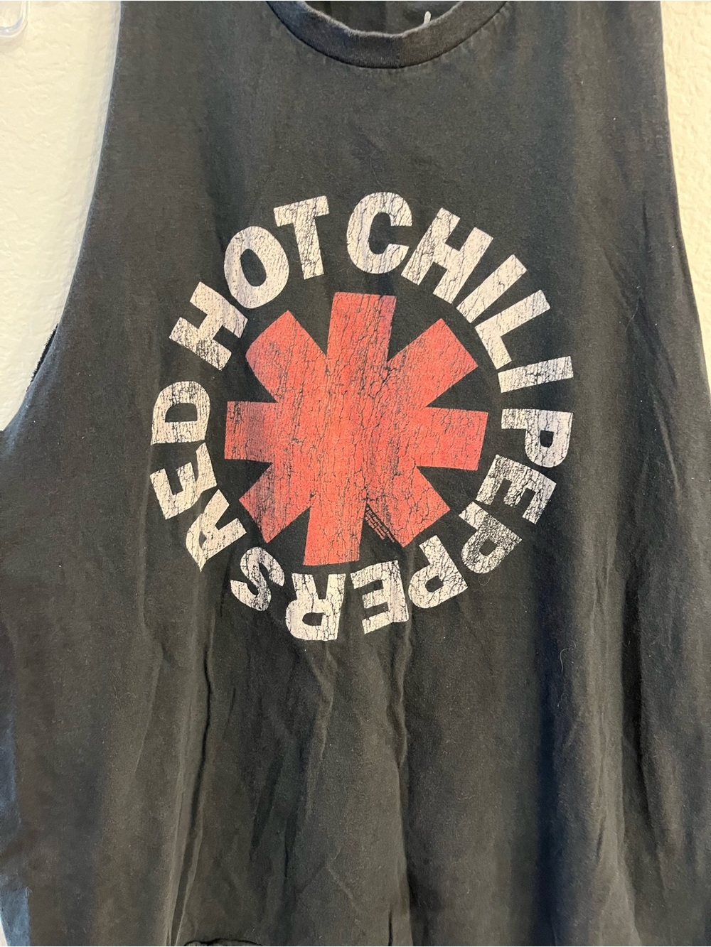 RED HOT CHILLI PEPPERS BAND TEE SZL sleeves whacked off